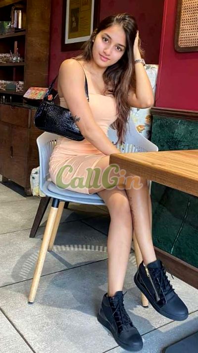 Riya Sharma, escort in Carmichael Road (Mumbai)