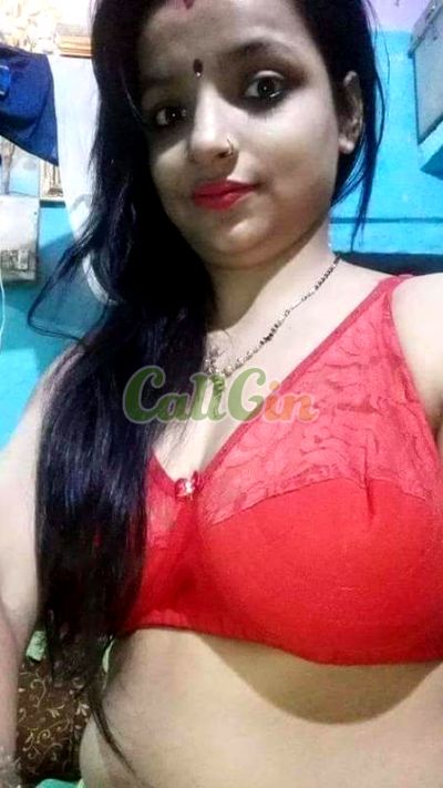 Kajal, call girl in Noida