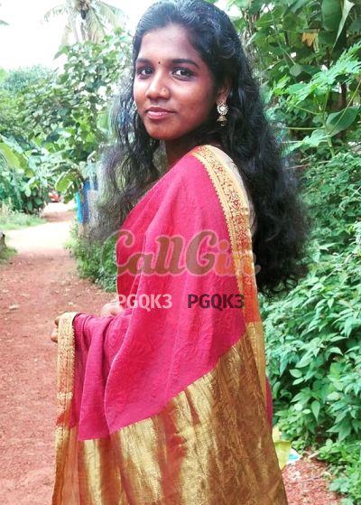 Tamil Selvi, call girl in Guindy (Chennai)