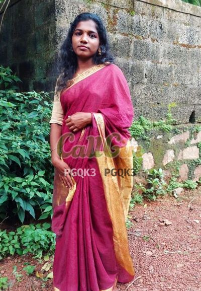 Tamil Selvi, call girl in Guindy (Chennai)