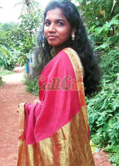 Tamil Selvi, call girl in Guindy (Chennai)
