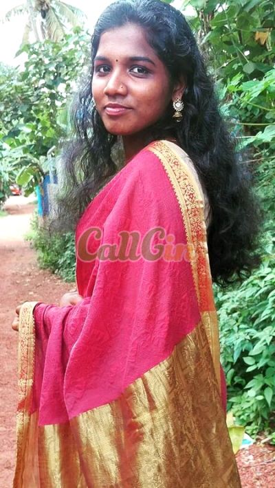 Tamil Selvi, call girl in Guindy (Chennai)