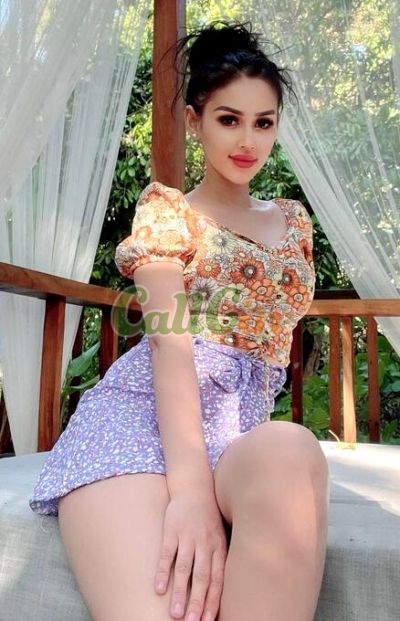 Naina Kapoor, call girl in Banjara Hills (Hyderabad)
