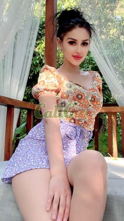 Naina Kapoor, call girl in Banjara Hills (Hyderabad)