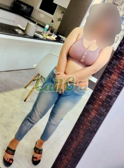 Varsha, call girl in Anand Vihar